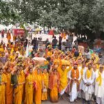 गंगा तट से उठी अध्यात्म की लहर: त्रिवेणी घाट की भव्य कलश यात्रा के साथ श्रीमद् भागवत कथा का शुभारंभ